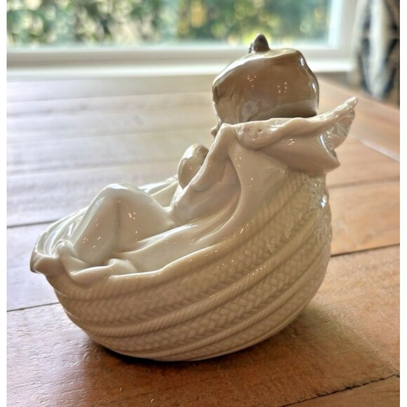 Lladro Figurine Comforting Dreams #6710 Used NOT PERFECT MISSING BIRD - Picture 6 of 14